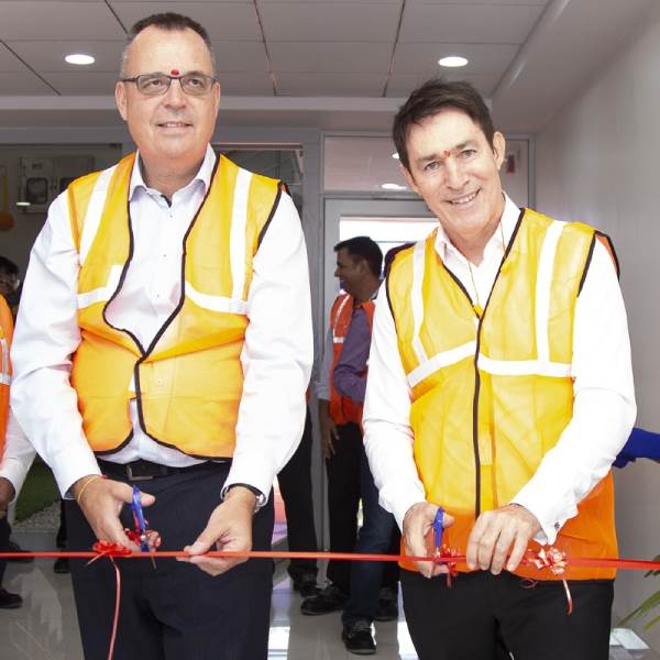 Henk Sijbring (l), vice president, packaging procurement, Unilever and Michael Zacka, president, Asia Pacific, Amcor
