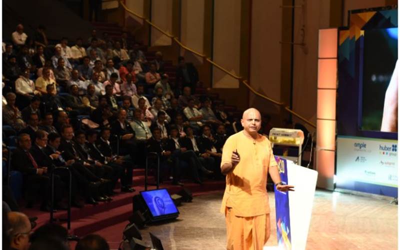 HG Gaur Gopal Das addressing the audience