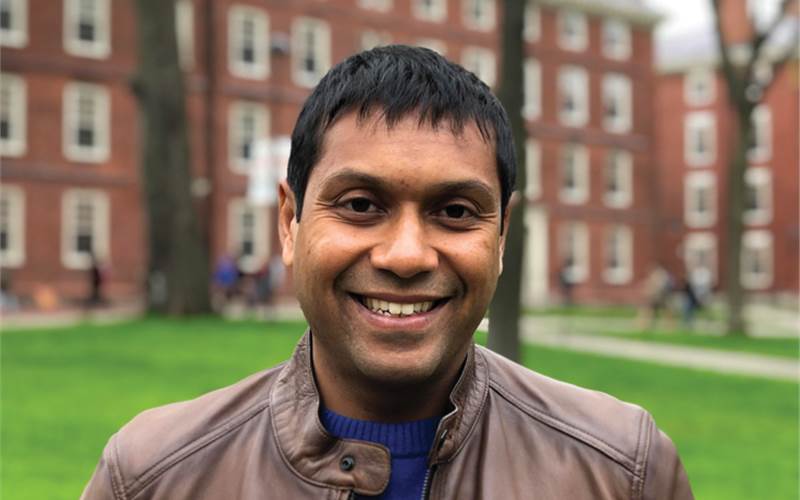 Vivek Tholasi: Offset, digital complement each other
