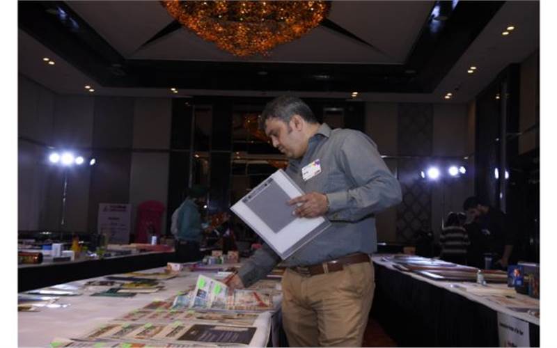 Beyond the borders so as to imagine what has not yet been imagined