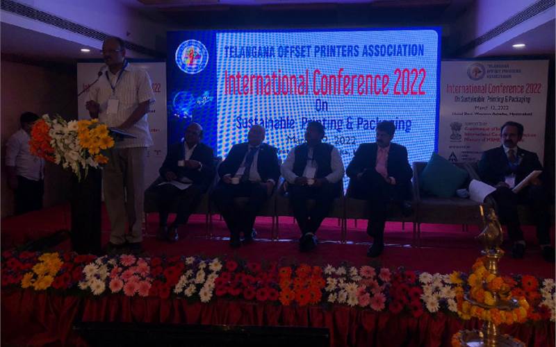 Narendra Paruchuri delivers stirring pro-paper message