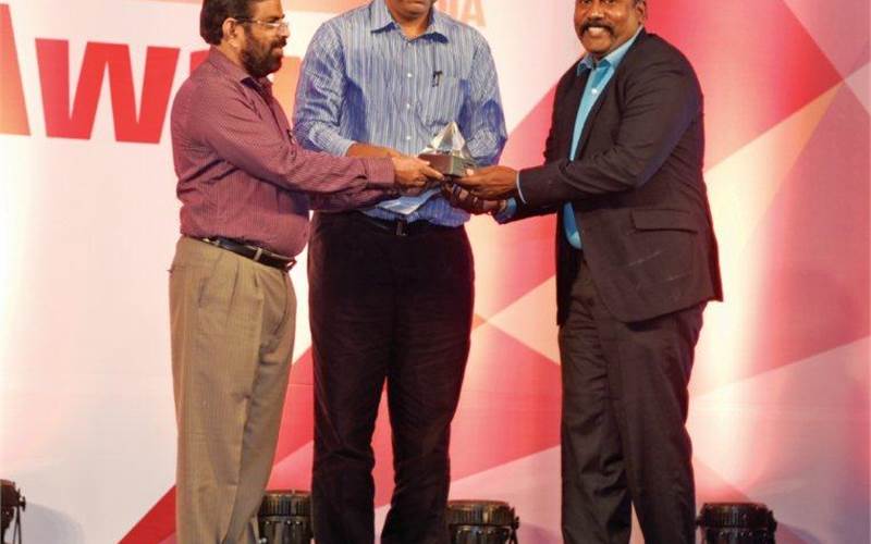 The Awards presentation ceremony, hosted by the film and theatre actor Denzil Smith, started off with the Quality Awards. The first in the row being Welbound-sponsored Book Printer (Academic & Trade) category. This was bagged by Sivakasi's SFA Print; a maiden PWI award for SFA