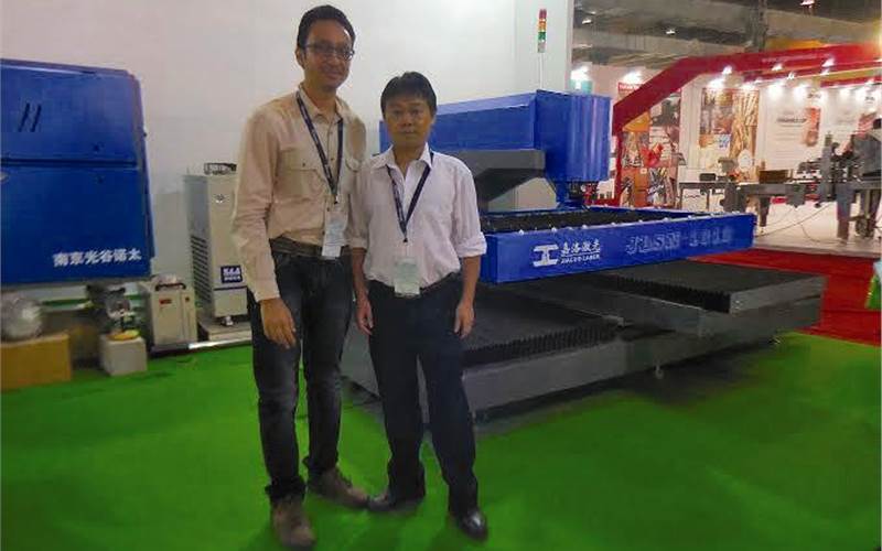 Since 2009, Stoosa is the representative of Shenzhen Jialuo Laser Technology for the entire line of die- making solutions, from die board laser cutting machines to bending machines
