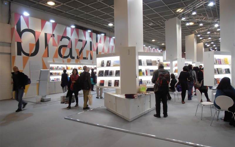 The Brazilian publishing industry had a turnover of BRL 4.98 billion (USD 2.30 billion) in 2012, during which time 435 million books were sold.