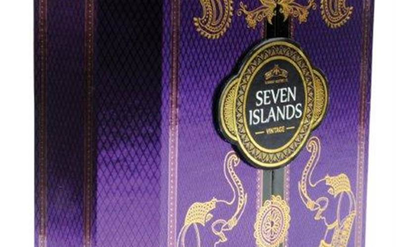 The Seven Islands carton had an octagonal shape, which according to Pragati, is quite unique. The outer pack is printed on metallised PET with online texture and gloss. While the inner is made specially with a soft compressible foam and wrapped with metallised matt gold PET