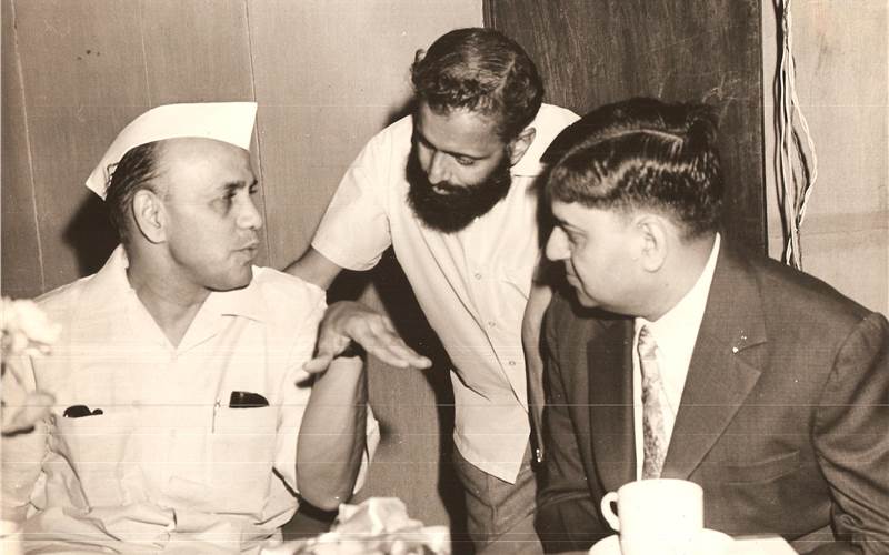 Sureshbhau Marathe shared a close rapport with  Mohan Dharia (l) (former Union minister) and Vasant Gadgil, a world-renowned Sanskrit scholar and a Marathe family well-wisher