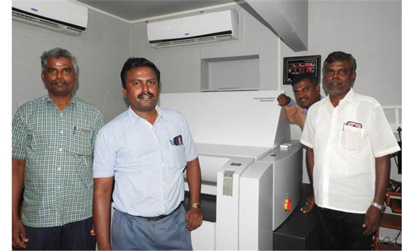 (Second from left) Kumar: “Suprasetter A 106 complements our press porfolio”