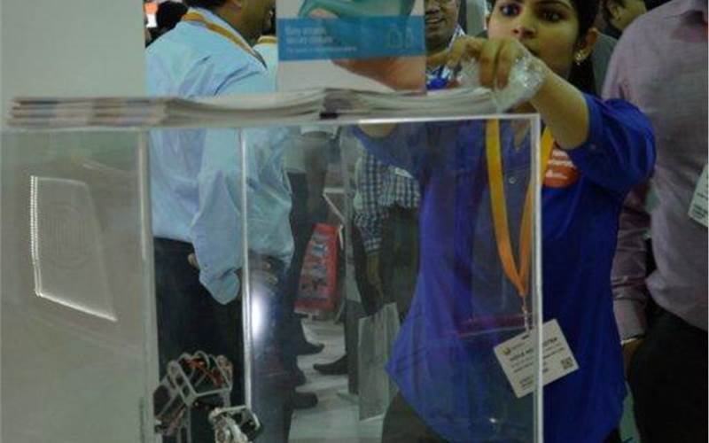 Avery Dennison showcased reclosure labels at its stall. A reclosure label seals labels with pack many times. Number of resealing depends on the number of wet issues in the pack. Since the wet tissues are dipped in alcohol and other chemicals, these resealing labels ensure that those wet labels will not dry by air. Avery Dennison has used in-house adhesive R1490 to fix the label every time on the pack