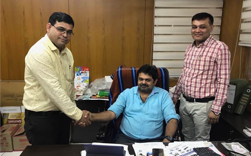 Sachin Kala (l) of Ample with Jash Packaging team