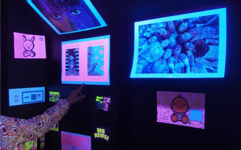 One of unique highlights of the application gallery is the fluorescent ink samples with a special focus on the fluorescent pink which has been much spoken by HP and its possibilities on the Indigo