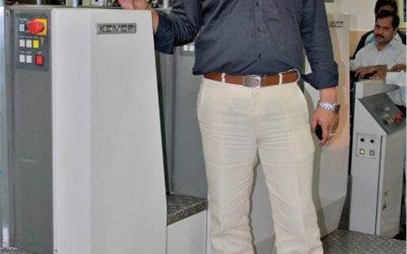 Kunal Verma of Aar Vee Printers in Greater Noida is very happy with the performance of the Lithrone, that he has purchased two more Komoris.
