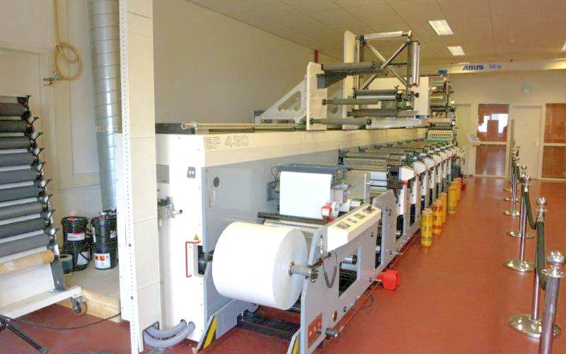 The multi-substrate EF press has been MPS’ high-end top selling press.  The EF 430 shown in this picture is a press with multiple converting units on rail for de-lam/re-lam, web turn-bar, etc.