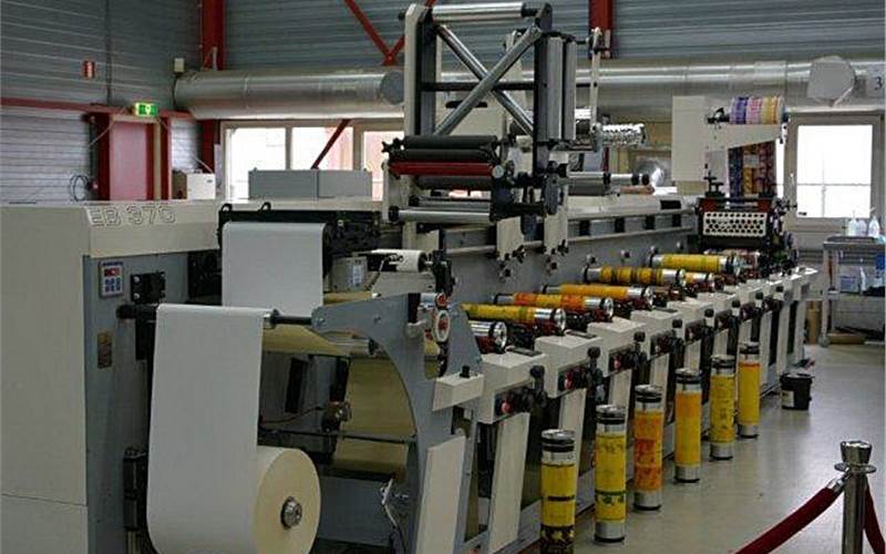 In this picture is the EB 370 press, a mid-range machine targeted at printers and converters with limited investment options. The EB 370 is a cost-effective press with 12 features which are standard of which six are unique (patent pending).