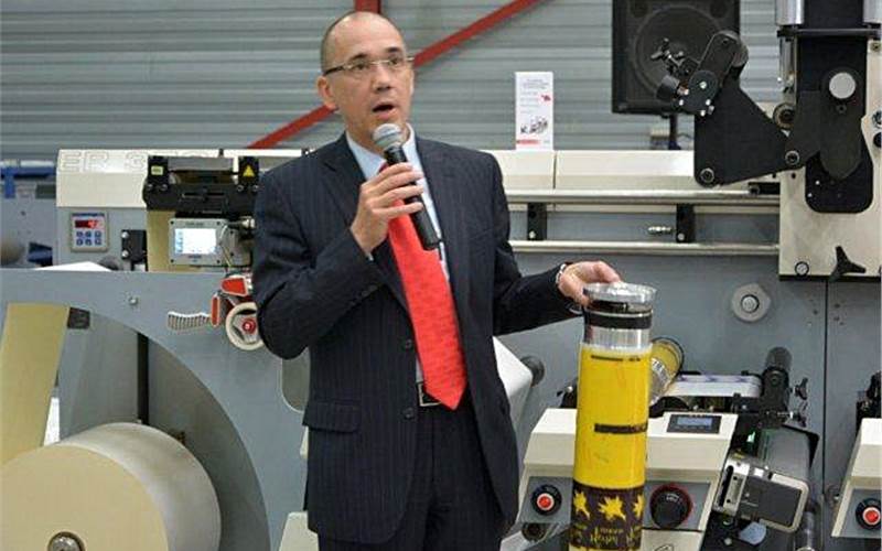 The participants were given a brief on the EB 370. Eric Hoendervangers initiating the demonstration.