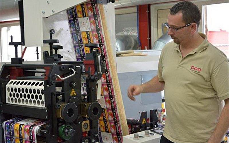 Quick-change die-cut station in one click.