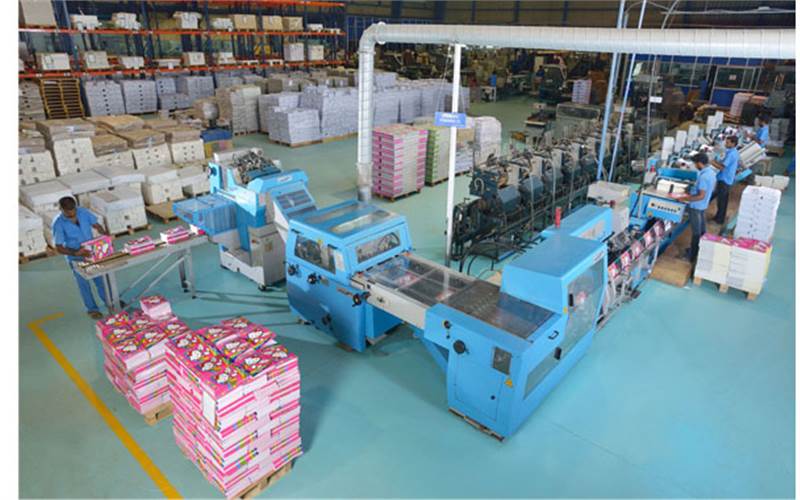 On the shop floor is a wide variety of jobs from books that are bound with PUR, to coffee table books with case-making, to eco-friendly textbooks, to all type of diaries which are distributed through 32 franchises around the country