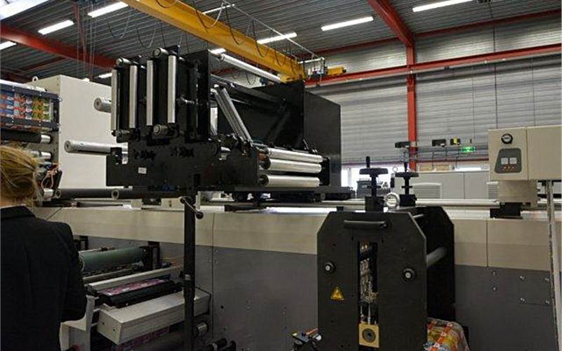 A unit which can produce multi-layer labels and is available on the EF as well as EB presses, as an option.