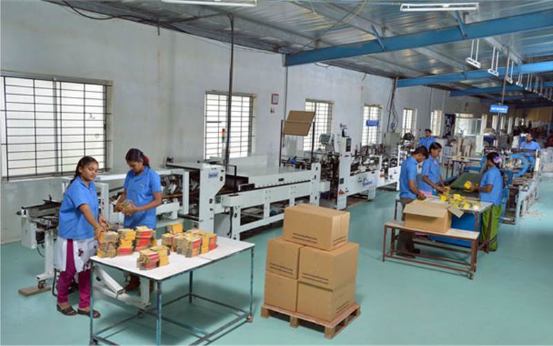 The Paktek GM-550 folder-gluer operates at 400 mtrs/m