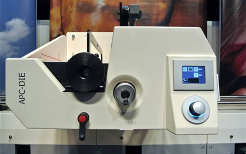 Automated die-cutting unit on rail: for special label jobs.