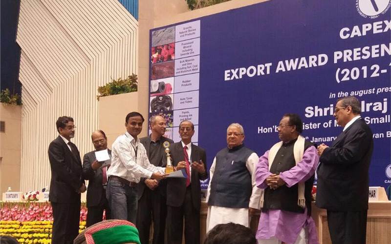 Anil Jadhav, senior accountant at MOS, receiving the award