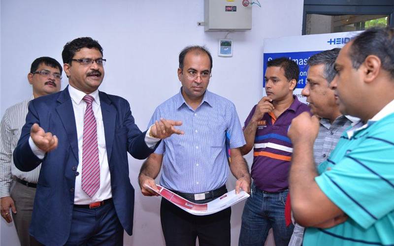 Peter Rego (l), general manager, Heidelberg India explained Anicolor's zoneless inking system