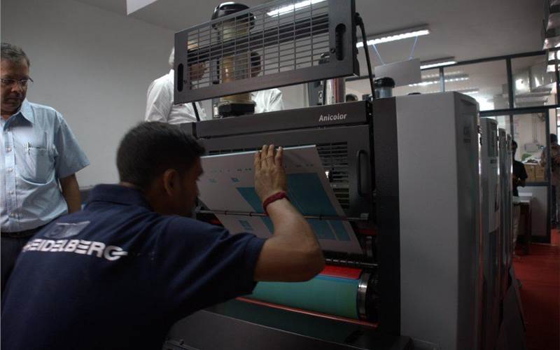 With full preset and automation in terms of a fully automatic simultaneous plate change and format presetting, it’s basically a push button technology. It just needs to be backed up with a well-tuned pre-press with colour management and high-volume plate output capacity