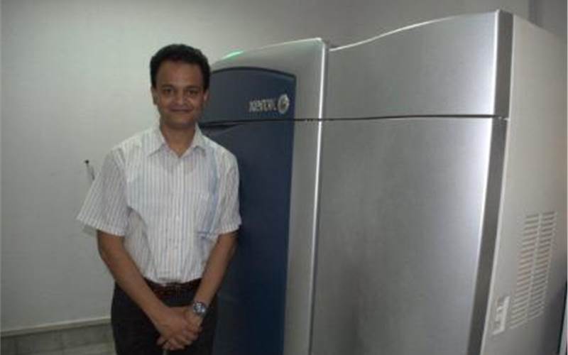 Nayak’s nephew and partner at the firm, Anand Prabhu, feels that when a print run crosses 120-130 sheets, the economics are in favour of offset. He says, "Earlier we used to convert such short run jobs to offset and deliver them from our Baikampadi facility. However, this meant four to five hours of turnaround time. With Anicolor’s shorter makeready times we are able to deliver the same job in 20 minutes."
