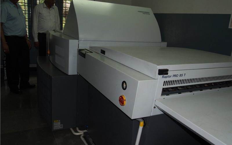The Suprasetter assists the SM 102 and XL 75, comissioned in 2008, to handle over 10 large-volume book printing applications and packaging jobs for beedi labels