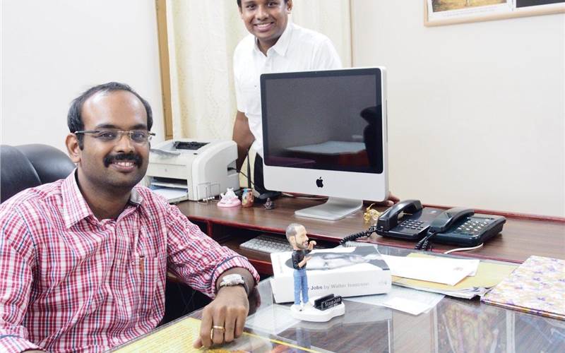 Two young print turks and Apple fans in Sivakasi who aim to change the game. In the meantime, Bell's Vashikaran has sworn off WhatsApp and sms and realised he has a lot of spare time
