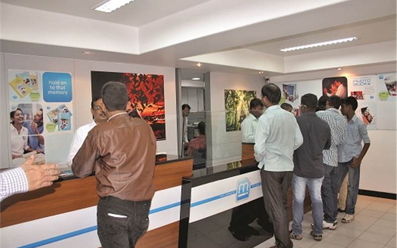 The front desk of the Mazda office carries a sign: If you have an idea, make it bigger with a Mega-Book with the Indigo 10000 B2 print.