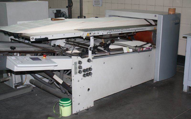 The printed sheets are then put on the folding machine