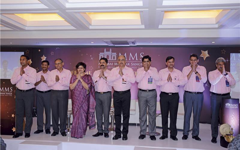 The Mumbai Mudrak Sangh (MMS) "pink" team thank the audience for their support