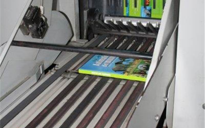 Replika invested in a Kolbus Sigloch SB-7020 and a book-block preparation line Kolbus BF 527 to upgrade its hard casing-in online in 2012