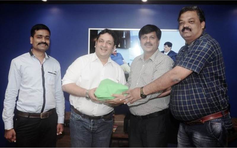 Ravindra Joshi (second from right), vice president for West, All India Federation of Master Printers