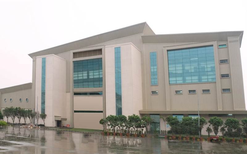 The factory can convert upwards of 35000 tonnes of paper. Other than textbook orders, the Burda team also services 60 international and 18 domestic magazines