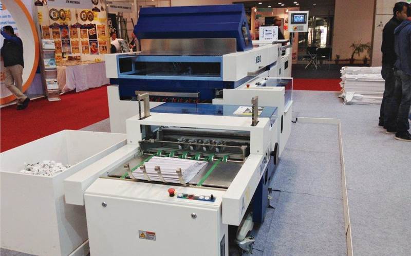 M80 folding machine, according to its manufacturer, MBO, is the machine of the future, as it is the only fully adaptable folder, giving the flexibility to install “add-on” components after its initial purchase in order to meet new job requirements.