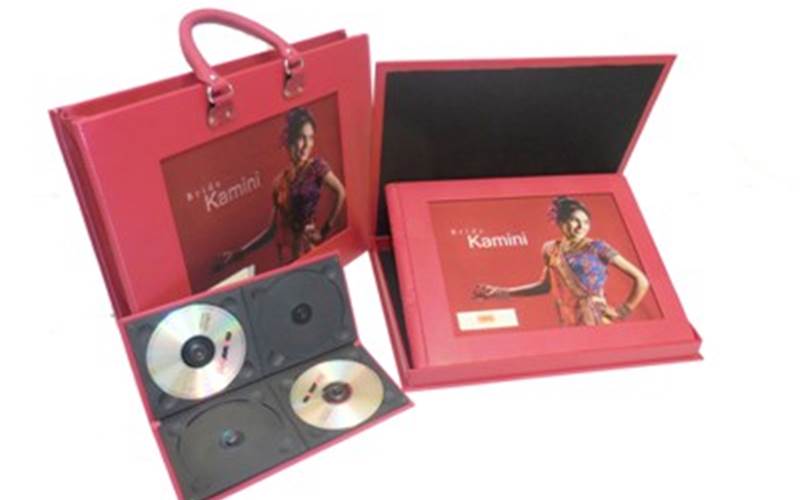 KLICK DIGITAL PRESS | SuratArt: Title embossed with spot UV on silver metallic paper
          Press: HP Indigo 5500Post-Press:  Spot UV on cover. A box with hinges and a DVD slotPaper: MazinaSpecial feature: A 40-page lay-flat album