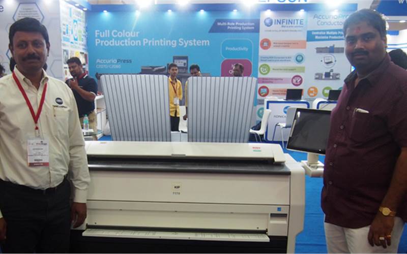 Vasudevan of Konica Minolta (l) and Dinakaran of Dina Color Labs