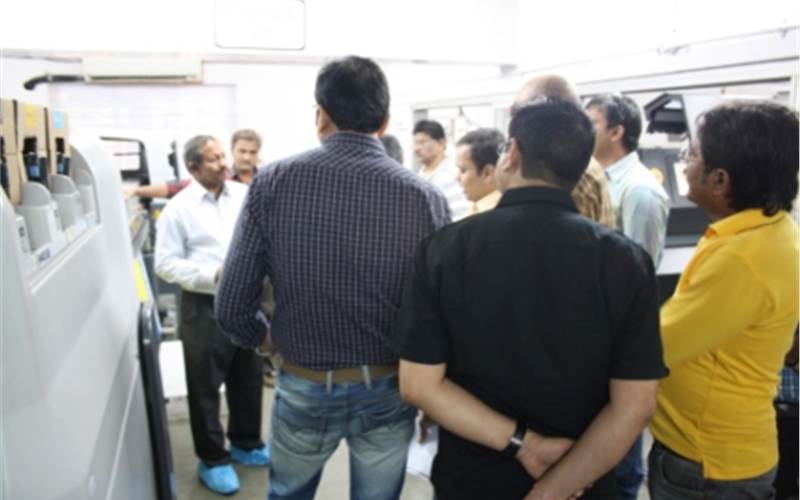 Besides screen printing, Spectrum Scan is also equipped with a wide-format roll-to-roll HP Latex digital inkjet printing press