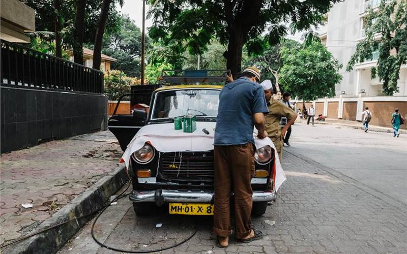 The taxis chosen for the project usually belong to friends and families of the taxi drivers that Avlani knows. An early inspiration for Taxi Fabric, in fact, is a taxi stand situated right below his house and his father’s habit of frequently taking taxis to travel