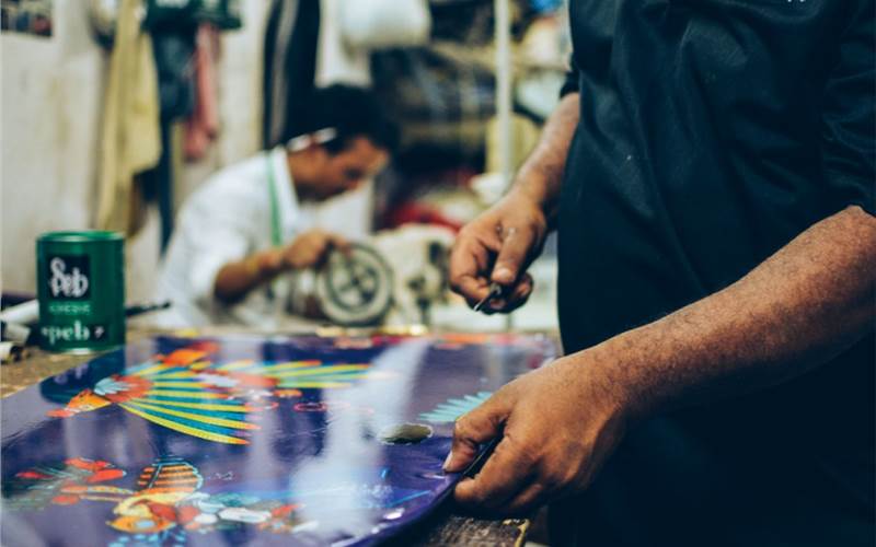 “He has an ever growing set up and he himself has shifted from technique to technique,” Avlani says about Mahindrakar