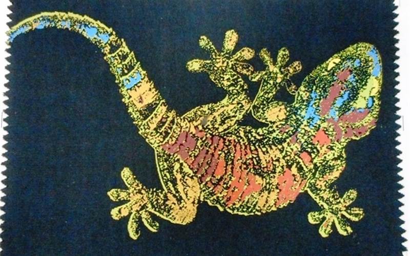 The multi-colour high density print is achieved by printing eight-colour ink paste each by three strokes and flash cure