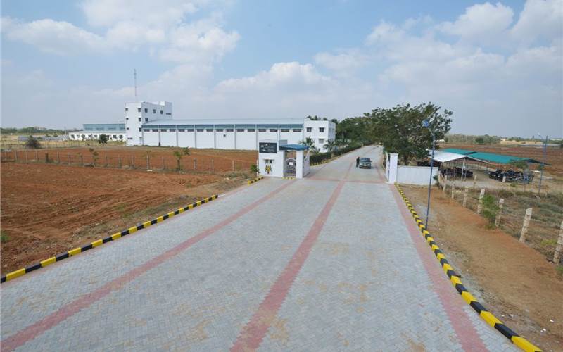 Established in 1961, Lovely Offset Printers was founded by C Kadarkarai. The three brothers, K Selvakumar (financial director), K Vijayakumar (managing director) and K Senthilkumar (marketing director) oversee a team of 450 staff.