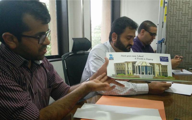 Pratik Shah of PrintStop with a rare print job at STB session