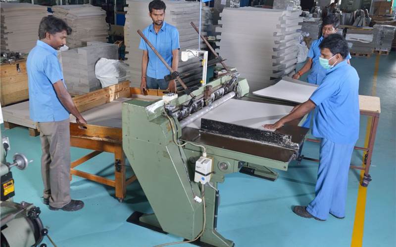 The Kappa board sheets used for covers is slit into four parts.