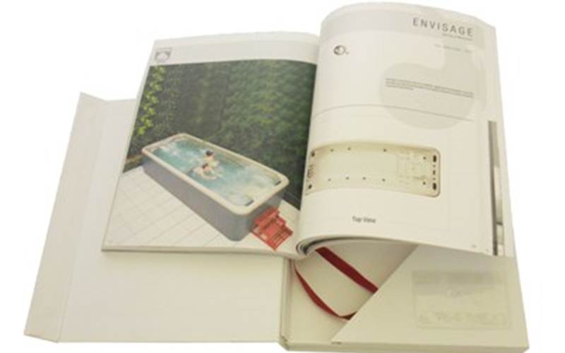 THOMSON PRESS | Oyster Master Catalogue (with box)Art: CMYKLength of run: 2000Pre-Press: Harlequin workflow and Dainippon PT-R8800s systemPress: Mitsubishi sheetfed (five-colour plus aqueous coating)Post-Press: Matt lamintaion plus spot UV varnish on the box and outer coverPaper: 130gsm imported matt paper pasted on a 2mm imported board for the box plc, 170gsm BILT matt art paper for text pages, and 300gsm BILT matt art card for the cover Special feature: The price list, CD and visiting card were printed separately