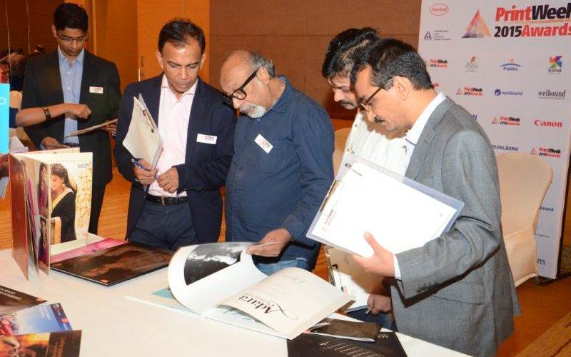 All about Print Intelligence: The jury members judge the samples, together