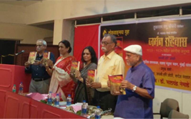 Poets and littérateurs like Bhalchandra Nemade congregate for discussions and confabulations