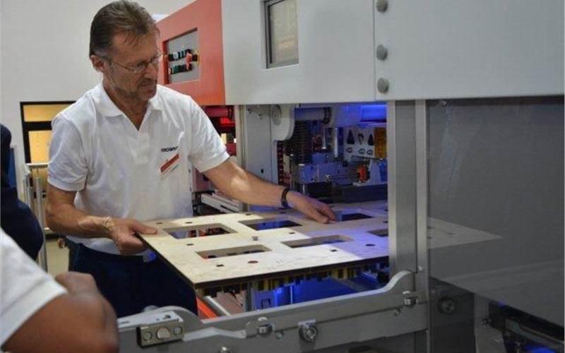 Novacut features easy accessibility for the die replacing and changing