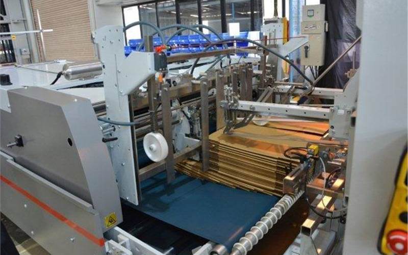 The delivery of the machine with independently adjustable pressure zones working together with the box stream regulator for optimal box compression levels no matter the type of boxes, be it straight line or crash-lock